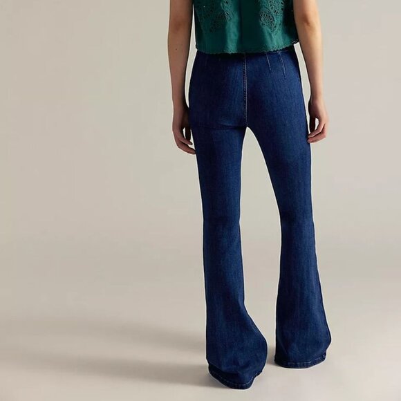 Skyrise Jayde Flare Jeans - Picture 3 of 10